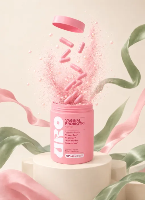 Cápsulas rosas de URO saliendo de un frasco, entre listones y fondo en tonos crema